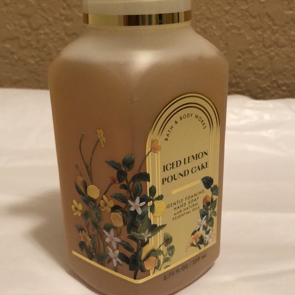 NWT Bath & Body Works Iced Lemon Pound Cake Gentle Foaming Hand Soap. 8.75 oz - Picture 4 of 6